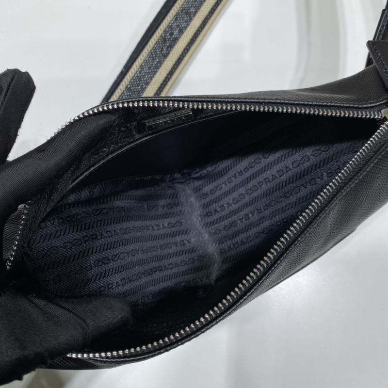 Pra*a triangle pouch